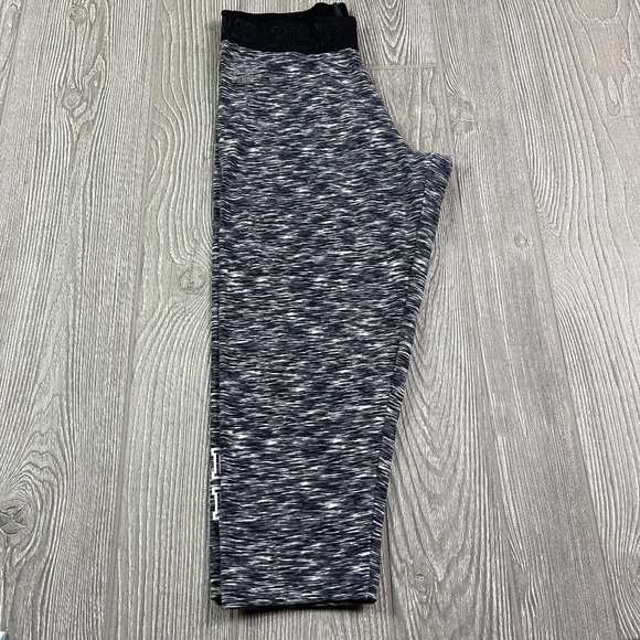 Victoria's Secret PINK Athletic Cropped Leggings - Y2K Vibe - Picture 2 of 9